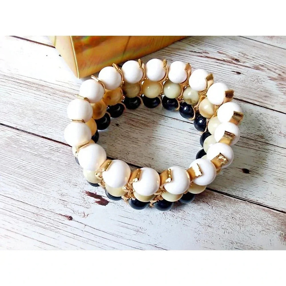 NIB Tan, Black White and Gold Beaded Bracelet - Picture 4 of 6